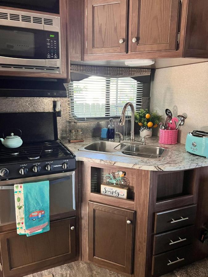 Rv Camper Paradise On The Wheels In Clearwater Beaches Largo Bagian luar foto